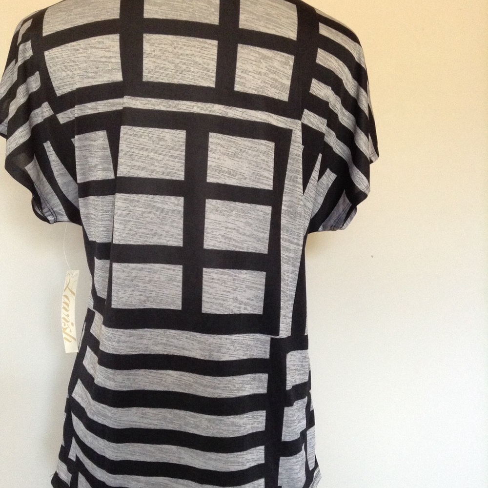 Geometric Patterned Top - Picture 2 of 4